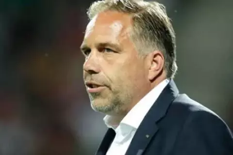 مصدر لـ "يلا كورة" يحدد موعد انطلاق مهمة الهولندي لانجلر مع الأهلي